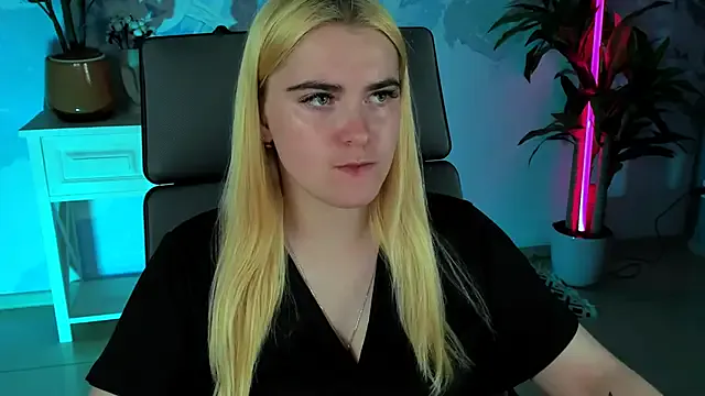 Sofi2 – webcam model profile photo Image 4