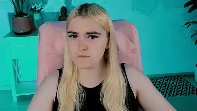 Sofi2 – webcam model profile photo Image 8