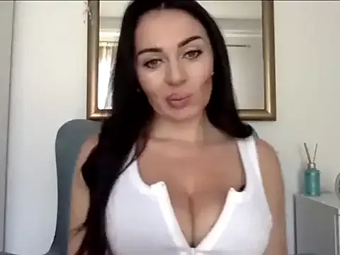 MiraKova – webcam model profile photo Image 2