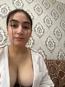 AdelinaLuuna – webcam model profile photo Image 19
