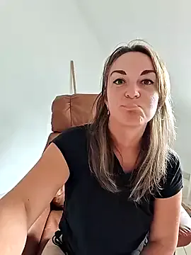OIivia – webcam model profile photo Image 16
