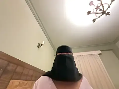 MiraKova – webcam model profile photo Image 17