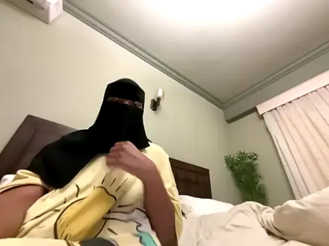 MiraKova – webcam model profile photo Image 18