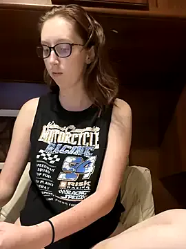 EsmeBrowm – webcam model profile photo Image 4