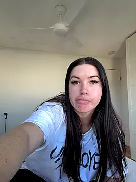 MelinaLuviani – webcam model profile photo Image 18