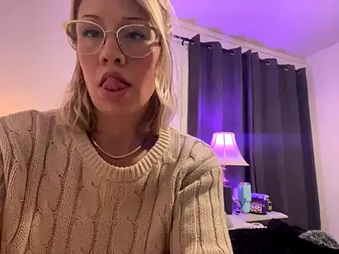 OrianaRossy – webcam model profile photo Image 11