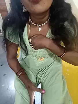 EsmeBrowm – webcam model profile photo Image 15