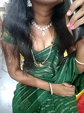 EsmeBrowm – webcam model profile photo Image 17