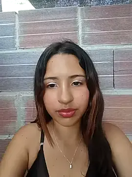 Kira-Kell – webcam model profile photo Image 5