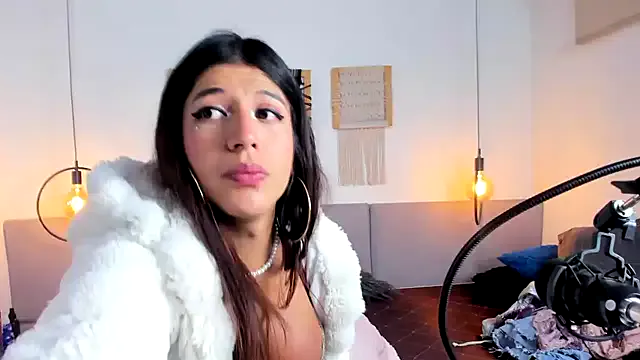 AdeleWood – webcam model profile photo Image 8