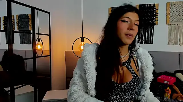 AdeleWood – webcam model profile photo Image 9