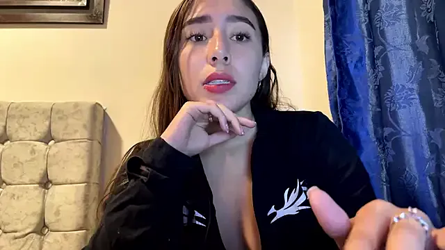 KaiaLoren – webcam model profile photo Image 3