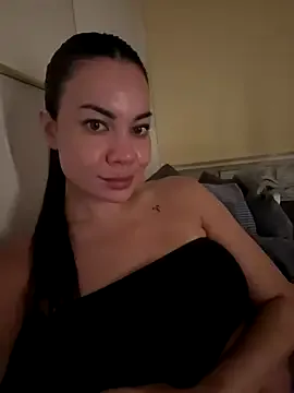 LaraOlson – webcam model profile photo Image 3