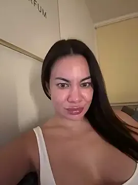 LaraOlson – webcam model profile photo Image 4