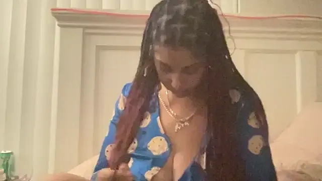 LilyReyes – webcam model profile photo Image 17
