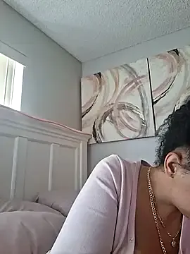 LilyReyes – webcam model profile photo Image 9