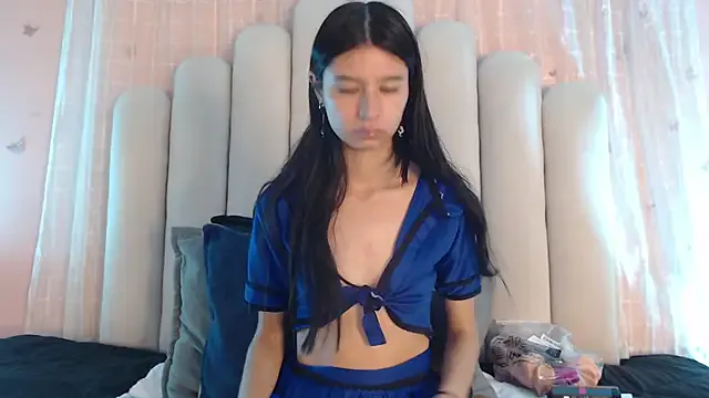 MiraKova – webcam model profile photo Image 16