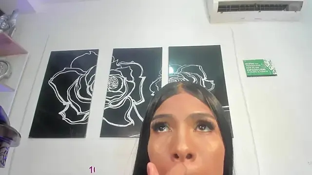 YasmienAtos – webcam model profile photo Image 12