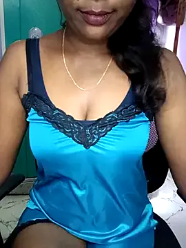 SophieMazzone – webcam model profile photo Image 12