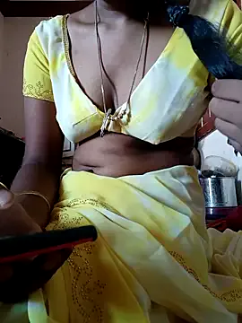 Gia – webcam model profile photo Image 2