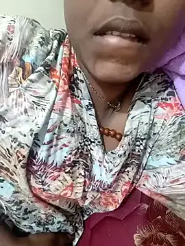 Gia – webcam model profile photo Image 8