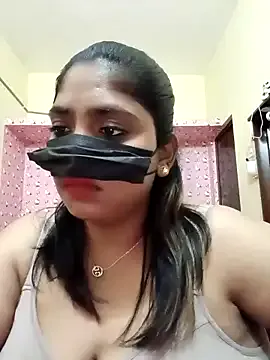LilaSolace – webcam model profile photo Image 3