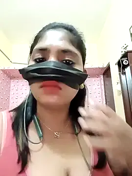 LilaSolace – webcam model profile photo Image 4