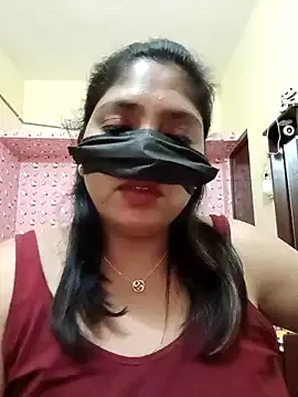LilaSolace – webcam model profile photo Image 8