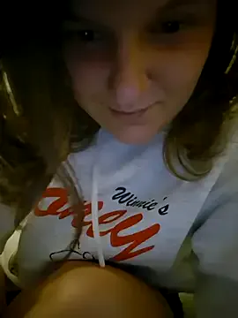 ViviennePower – webcam model profile photo Image 2