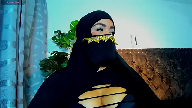 MiraKova – webcam model profile photo Image 11