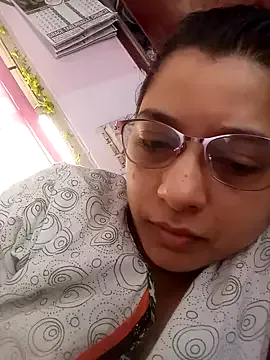 thanusi_2 – webcam model profile photo
