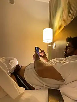 YasmienAtos – webcam model profile photo Image 7