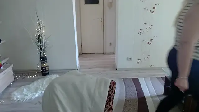 SarithaBroun – webcam model profile photo Image 11