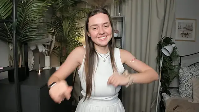 HillaryDiez – webcam model profile photo Image 2