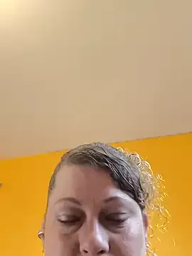 EsmeBrowm – webcam model profile photo Image 4