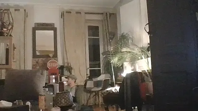 MiraKova – webcam model profile photo Image 2