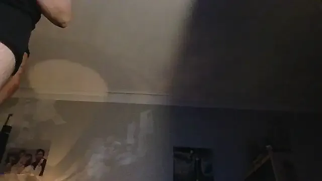 MiraKova – webcam model profile photo Image 3