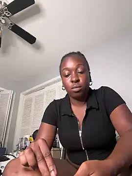 LaraCharm – webcam model profile photo Image 17