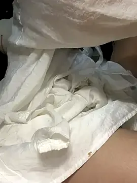 LynBardon – webcam model profile photo Image 4