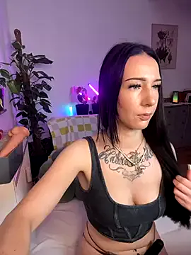 Evie – webcam model profile photo Image 13