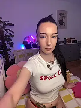 Evie – webcam model profile photo Image 16