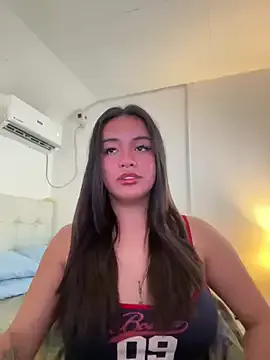 LaylaWoods – webcam model profile photo Image 2