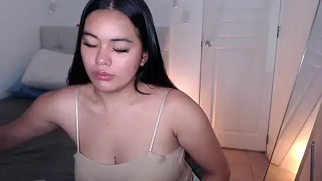 LaylaWoods – webcam model profile photo Image 9