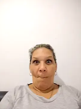 PeachesInJuice – webcam model profile photo Image 17