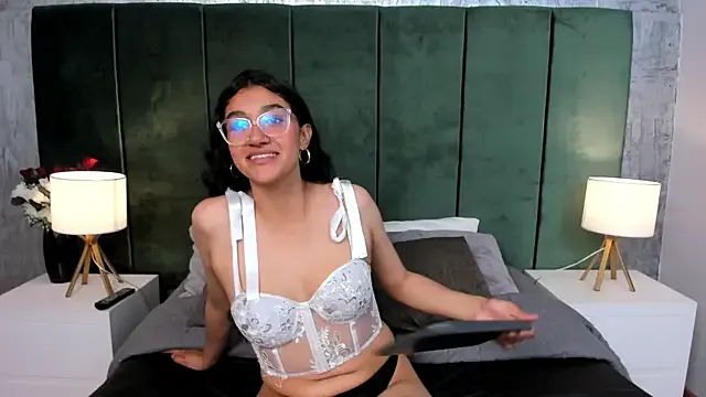 IsabelaGuerra – webcam model profile photo Image 2