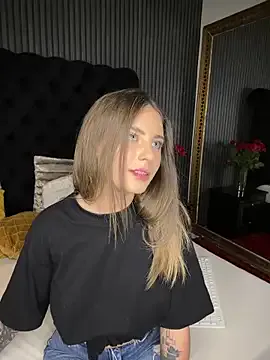 VanessaHart Image 11