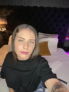 VanessaHart Image 12