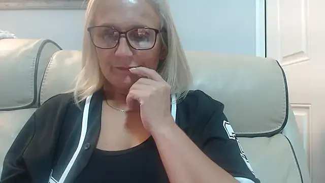 IsabelaGuerra – webcam model profile photo Image 12