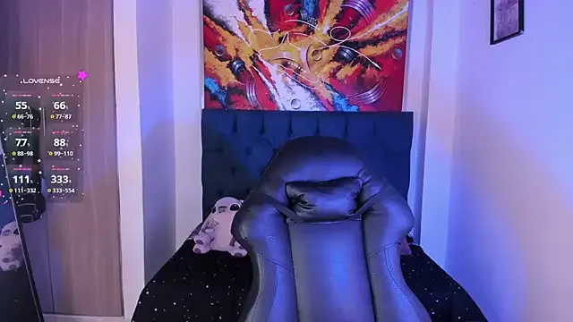 MiraKova – webcam model profile photo Image 2