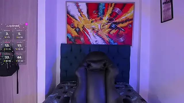 MiraKova – webcam model profile photo Image 7